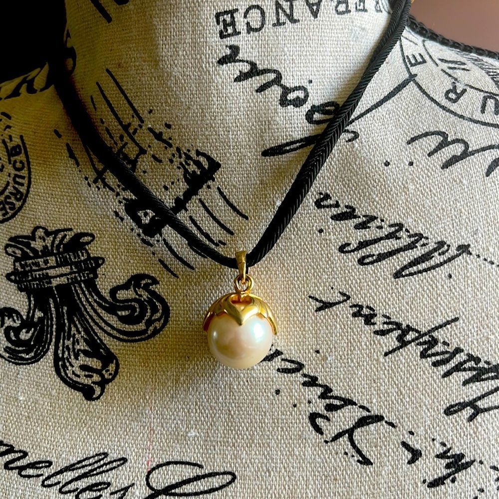 Twisted Pebble Pendent